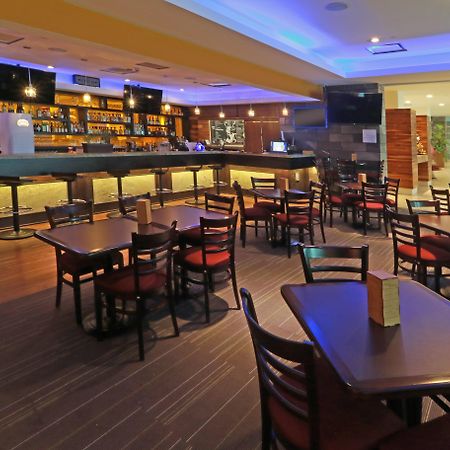 Holiday Inn & Suites Plaza Mayor By Ihg Leon Bagian luar foto