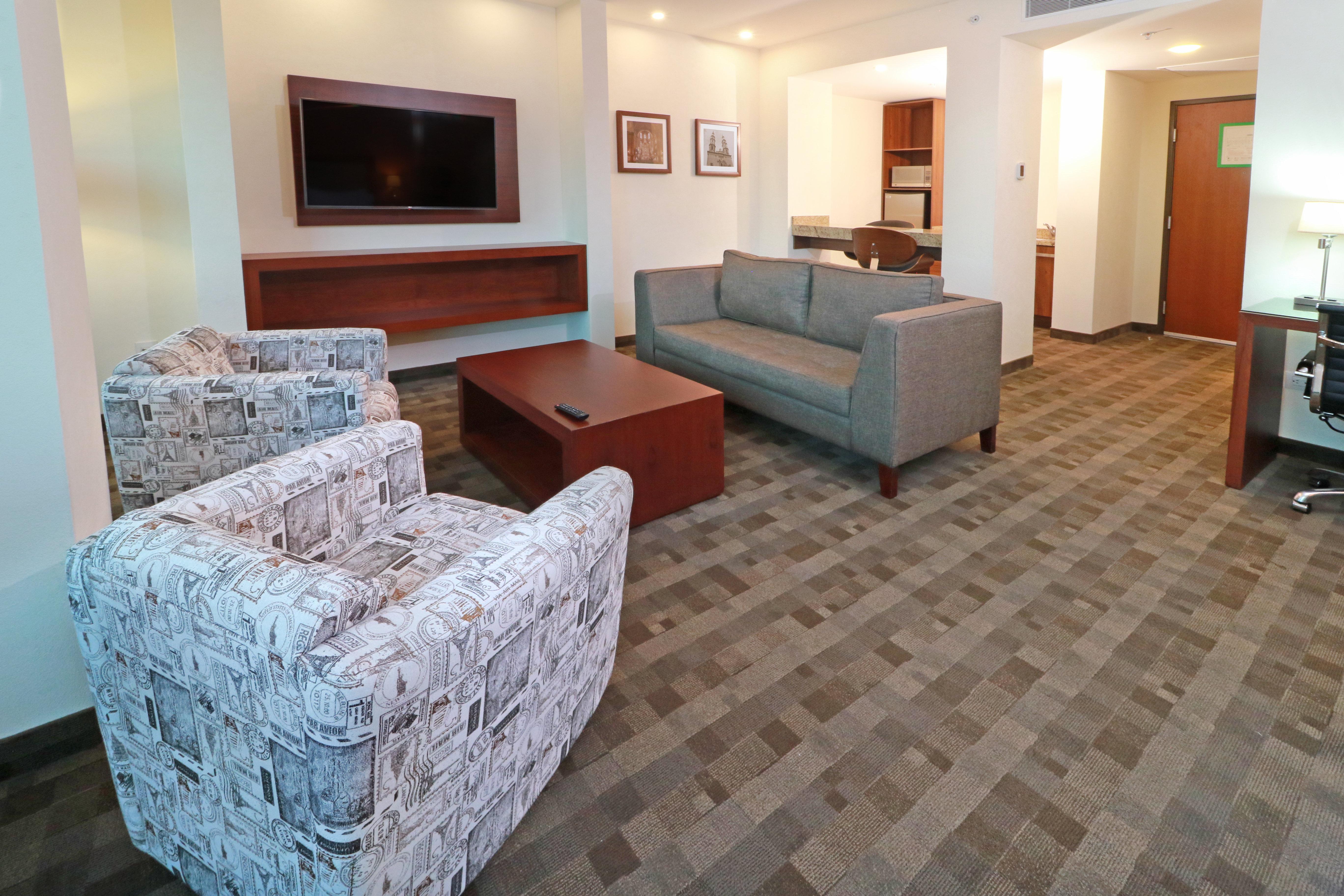 Holiday Inn & Suites Plaza Mayor By Ihg Leon Bagian luar foto