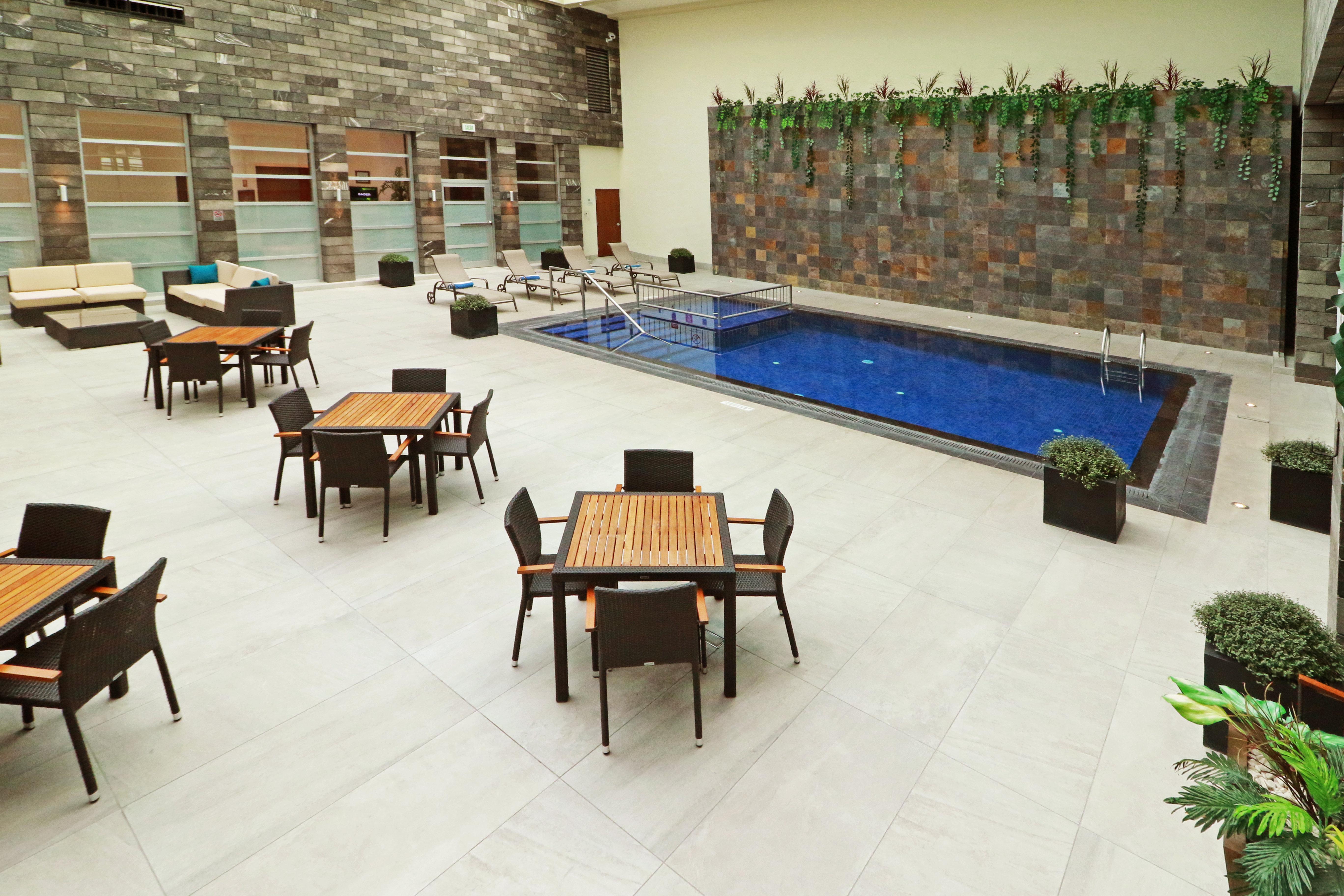 Holiday Inn & Suites Plaza Mayor By Ihg Leon Bagian luar foto