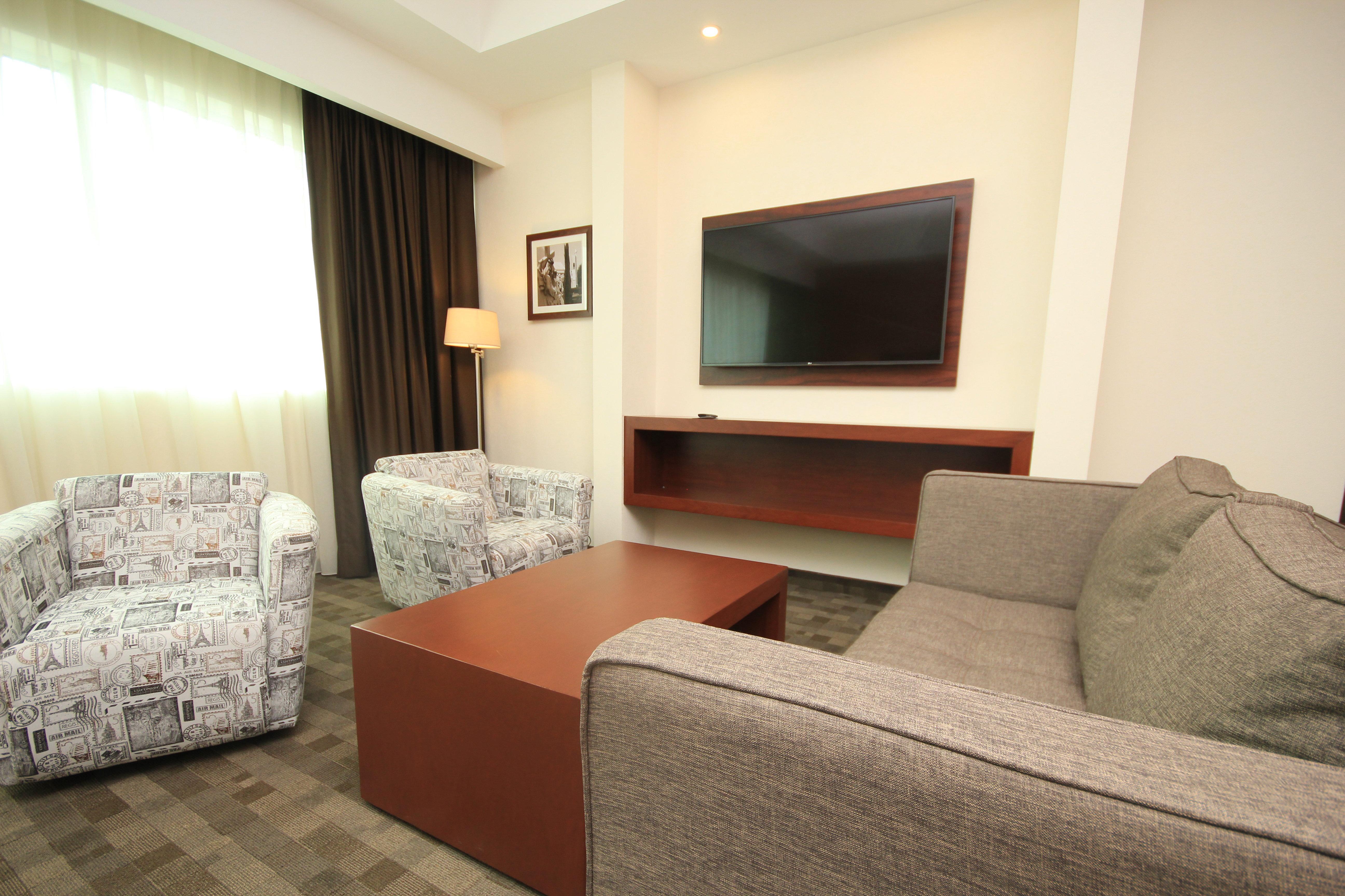 Holiday Inn & Suites Plaza Mayor By Ihg Leon Bagian luar foto