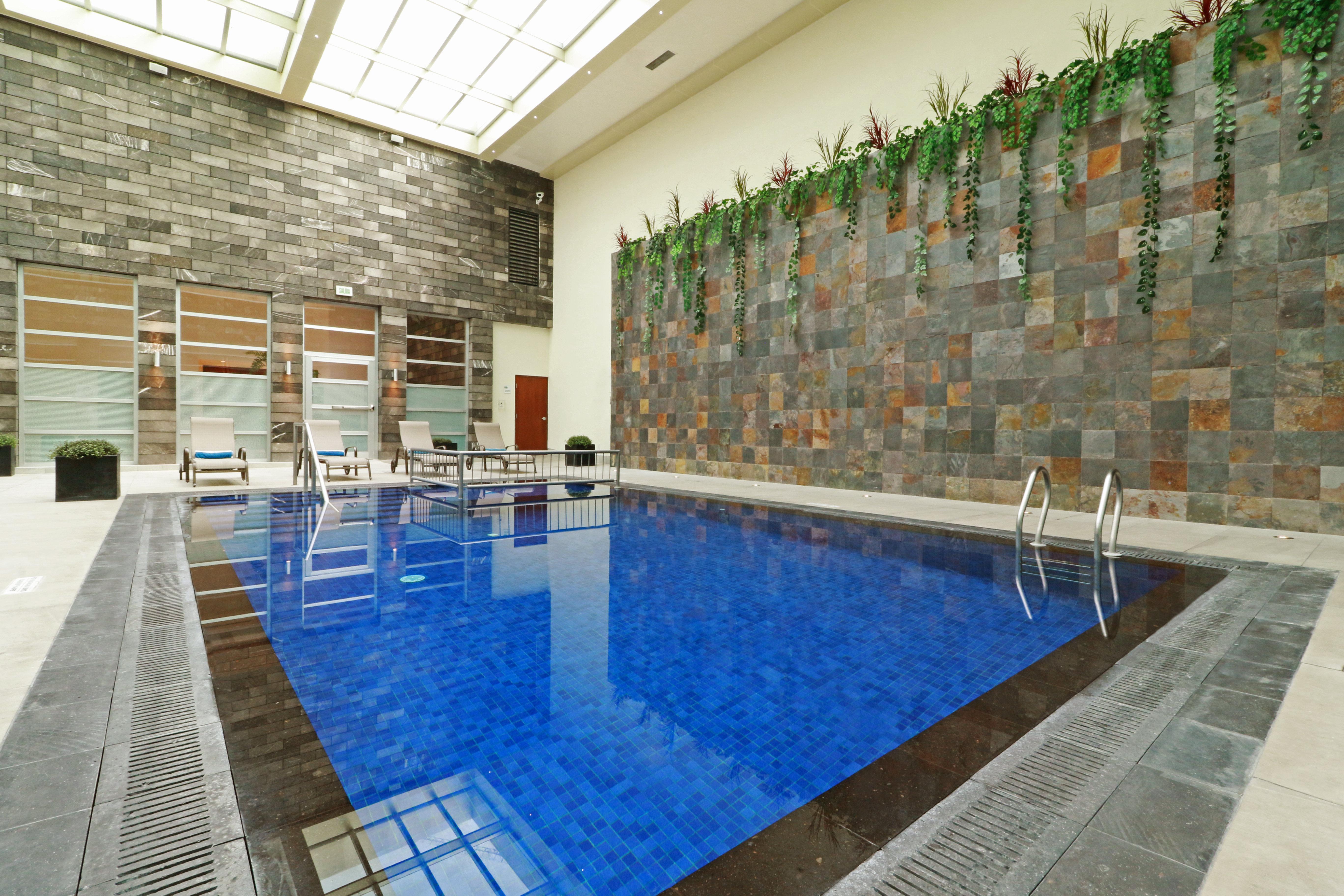 Holiday Inn & Suites Plaza Mayor By Ihg Leon Bagian luar foto