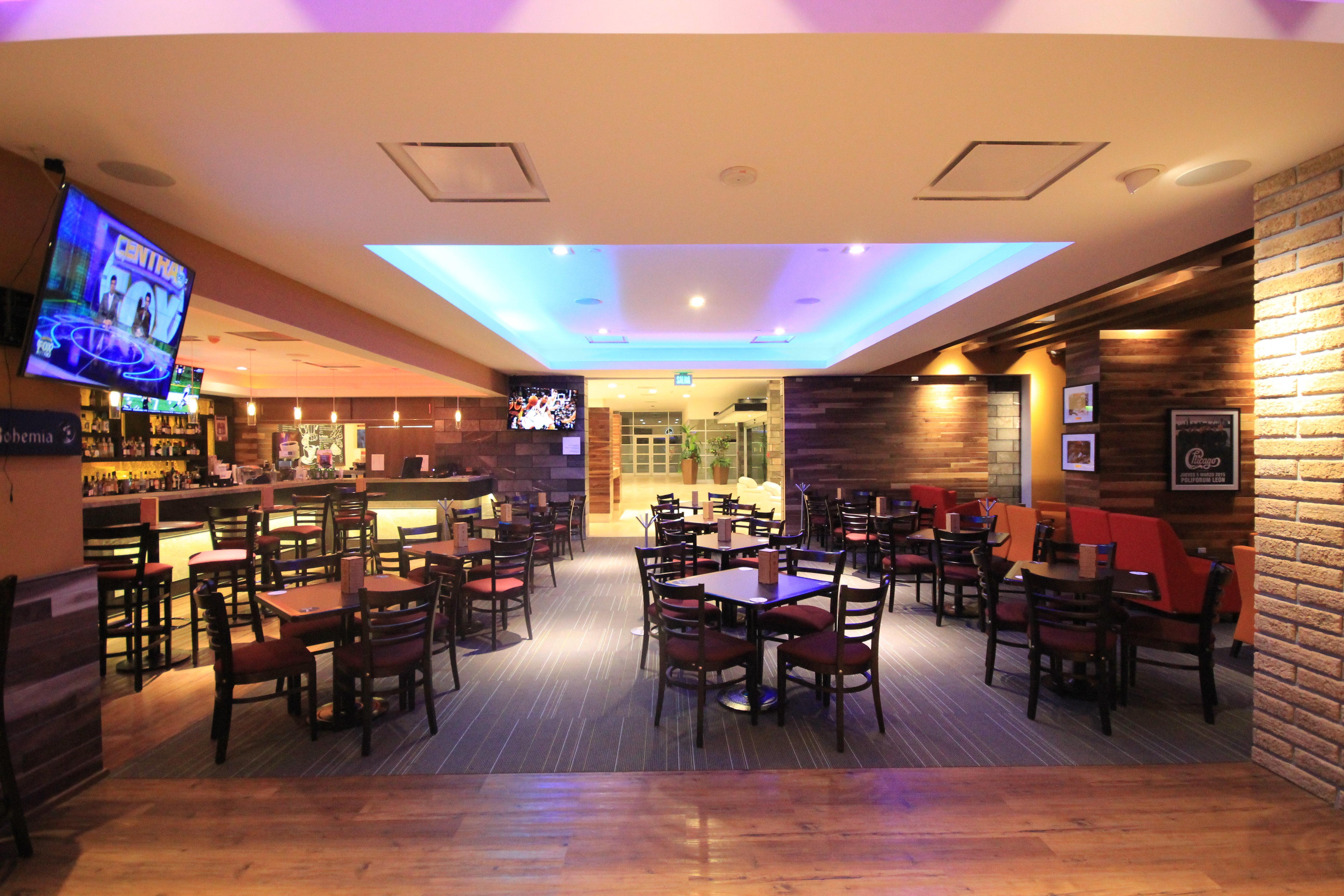Holiday Inn & Suites Plaza Mayor By Ihg Leon Bagian luar foto