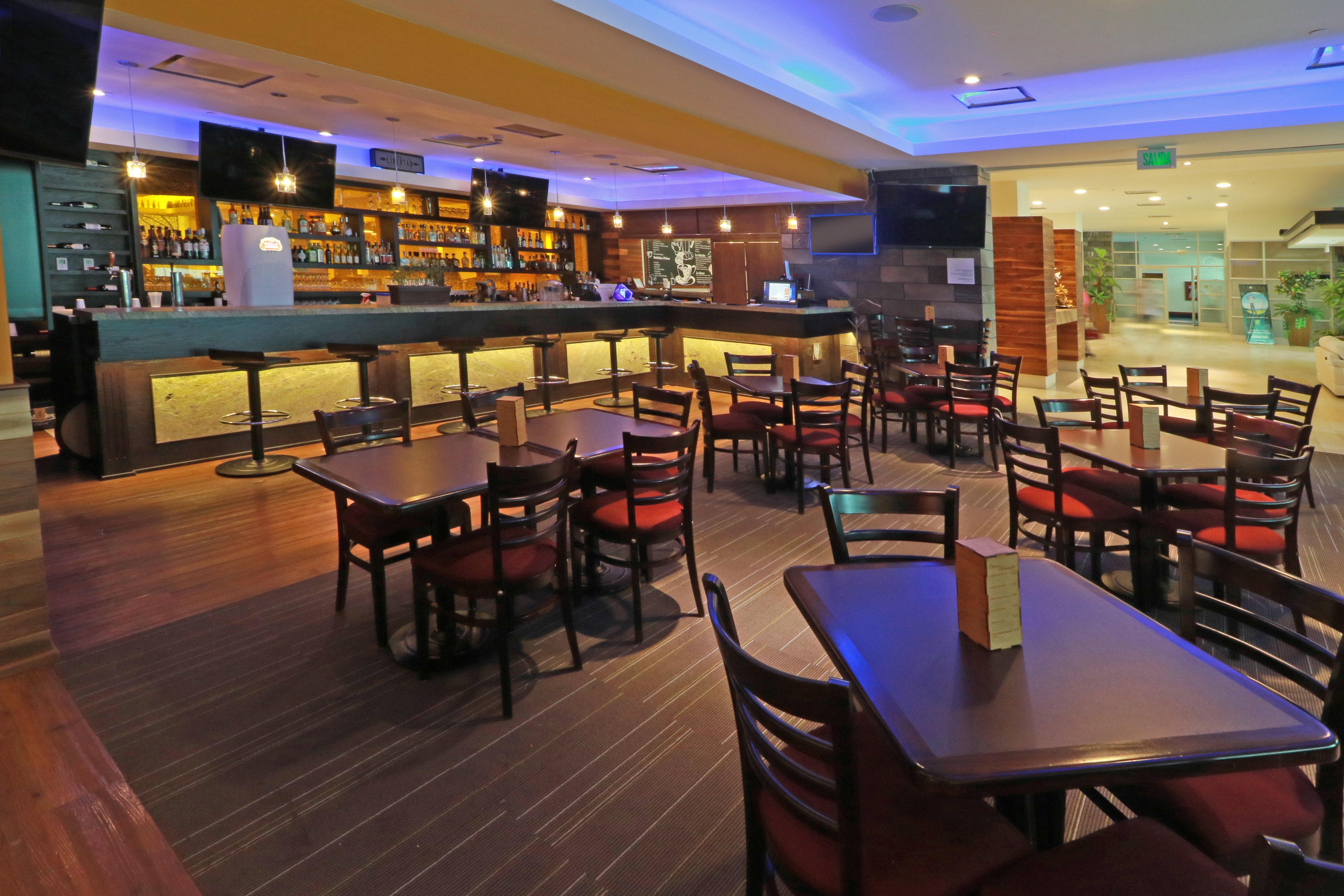 Holiday Inn & Suites Plaza Mayor By Ihg Leon Bagian luar foto