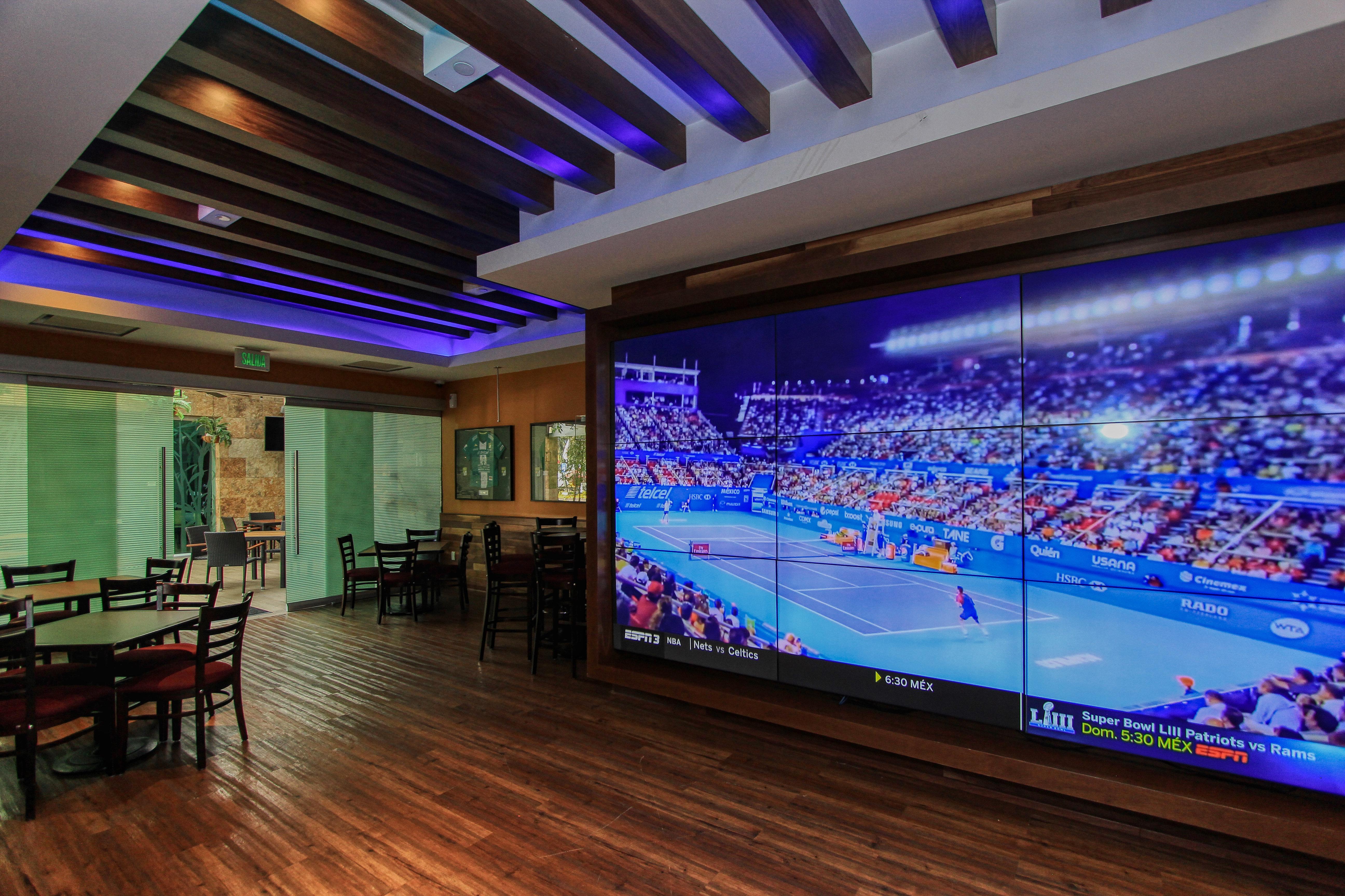 Holiday Inn & Suites Plaza Mayor By Ihg Leon Bagian luar foto