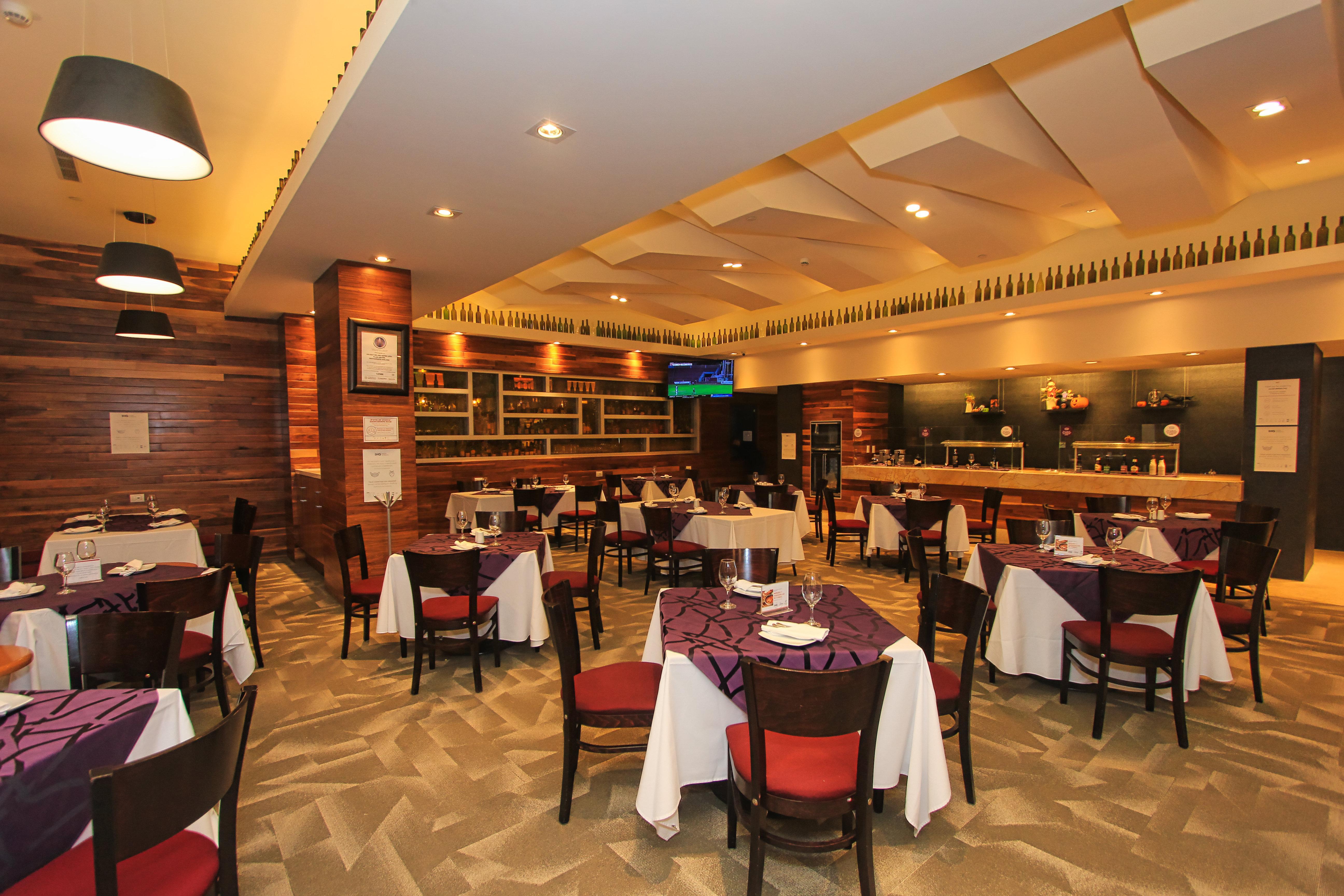 Holiday Inn & Suites Plaza Mayor By Ihg Leon Bagian luar foto