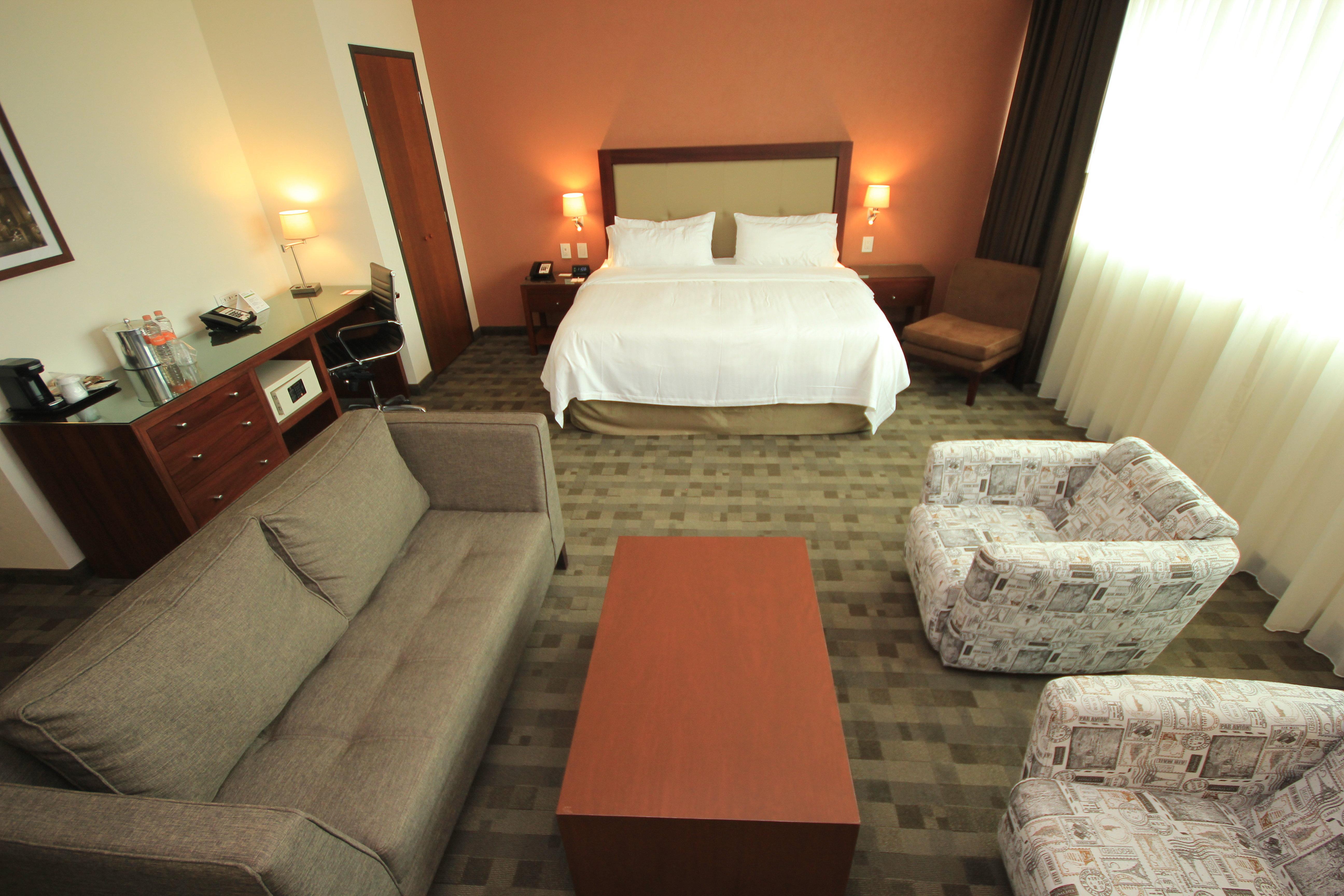 Holiday Inn & Suites Plaza Mayor By Ihg Leon Bagian luar foto