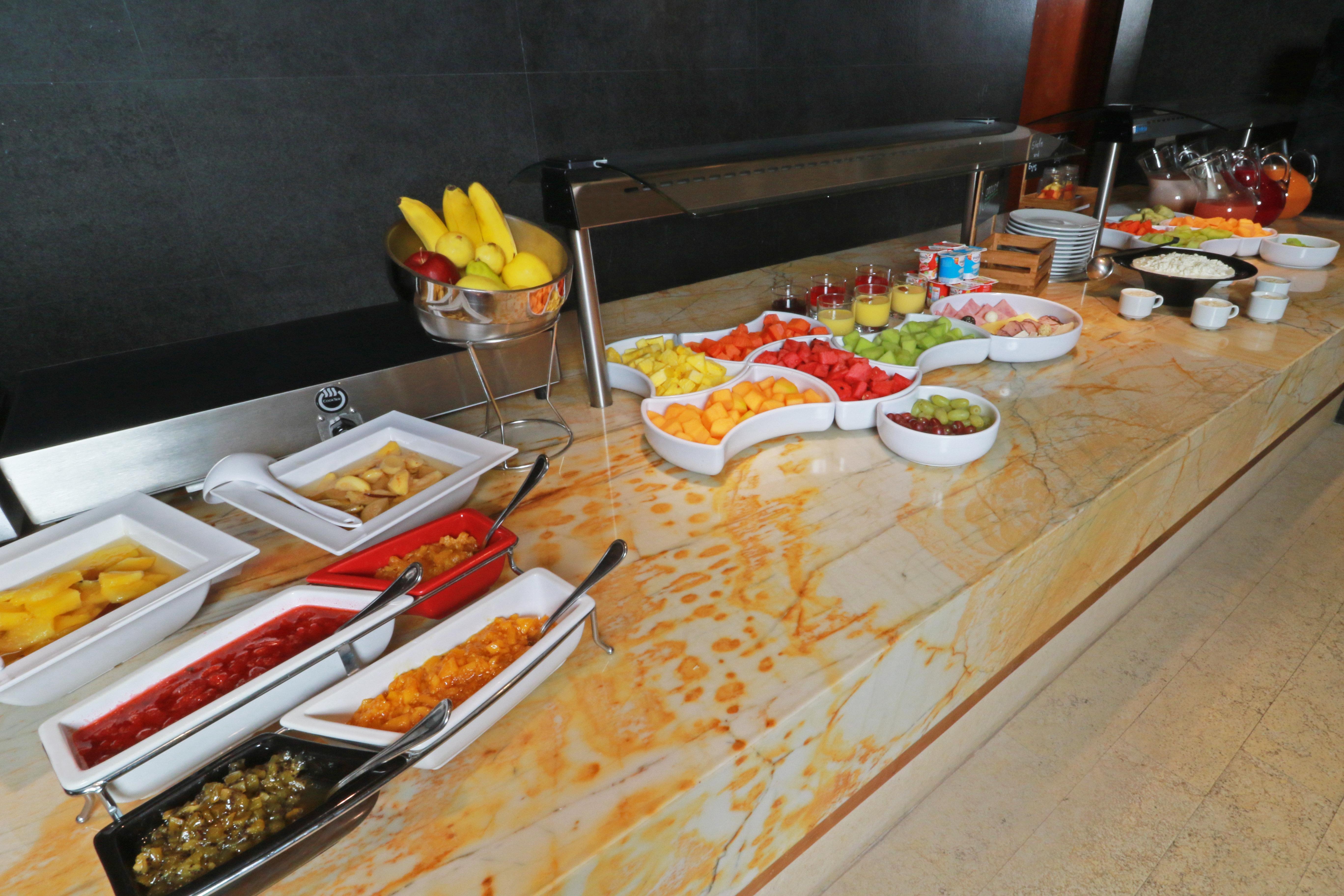 Holiday Inn & Suites Plaza Mayor By Ihg Leon Bagian luar foto