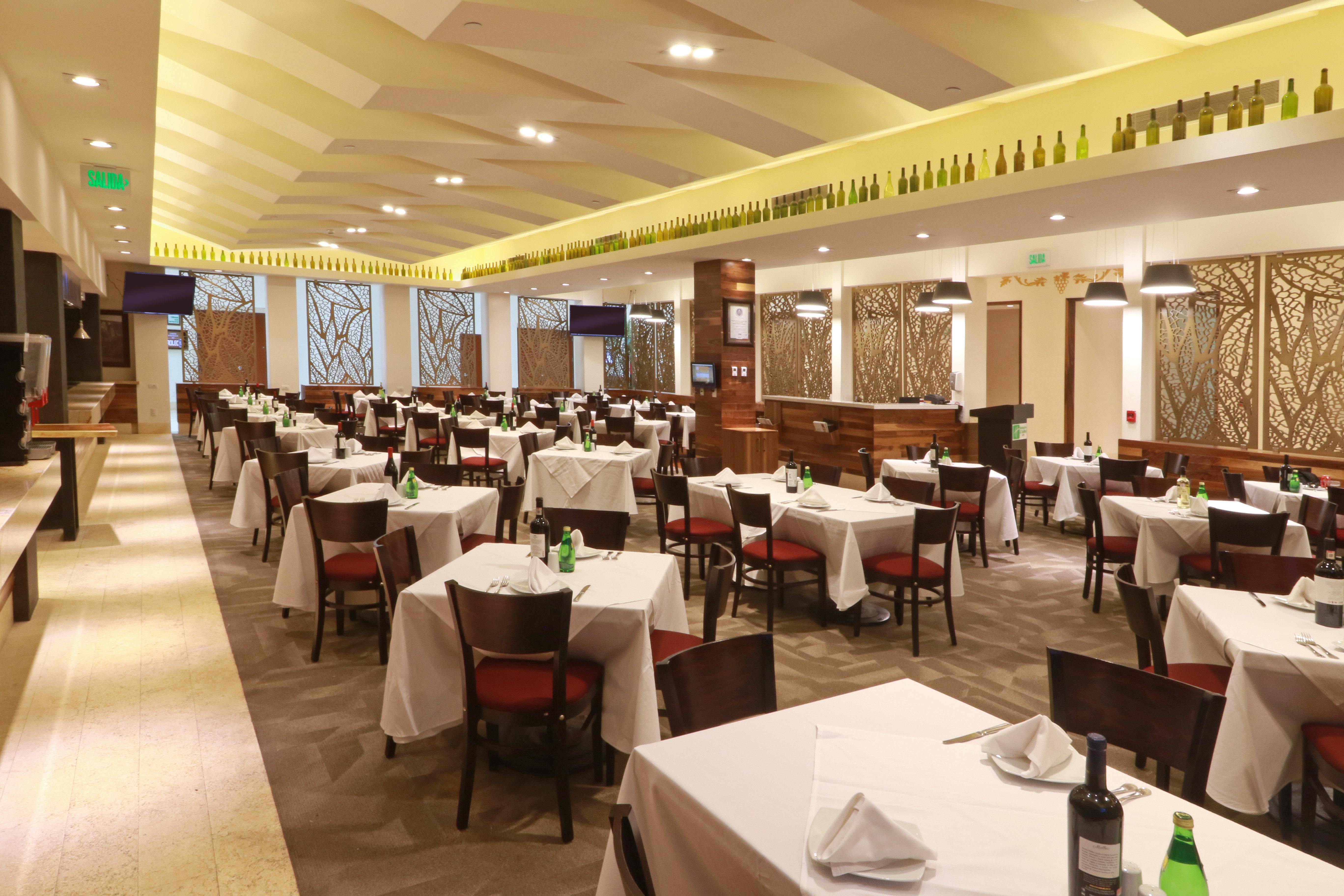 Holiday Inn & Suites Plaza Mayor By Ihg Leon Bagian luar foto