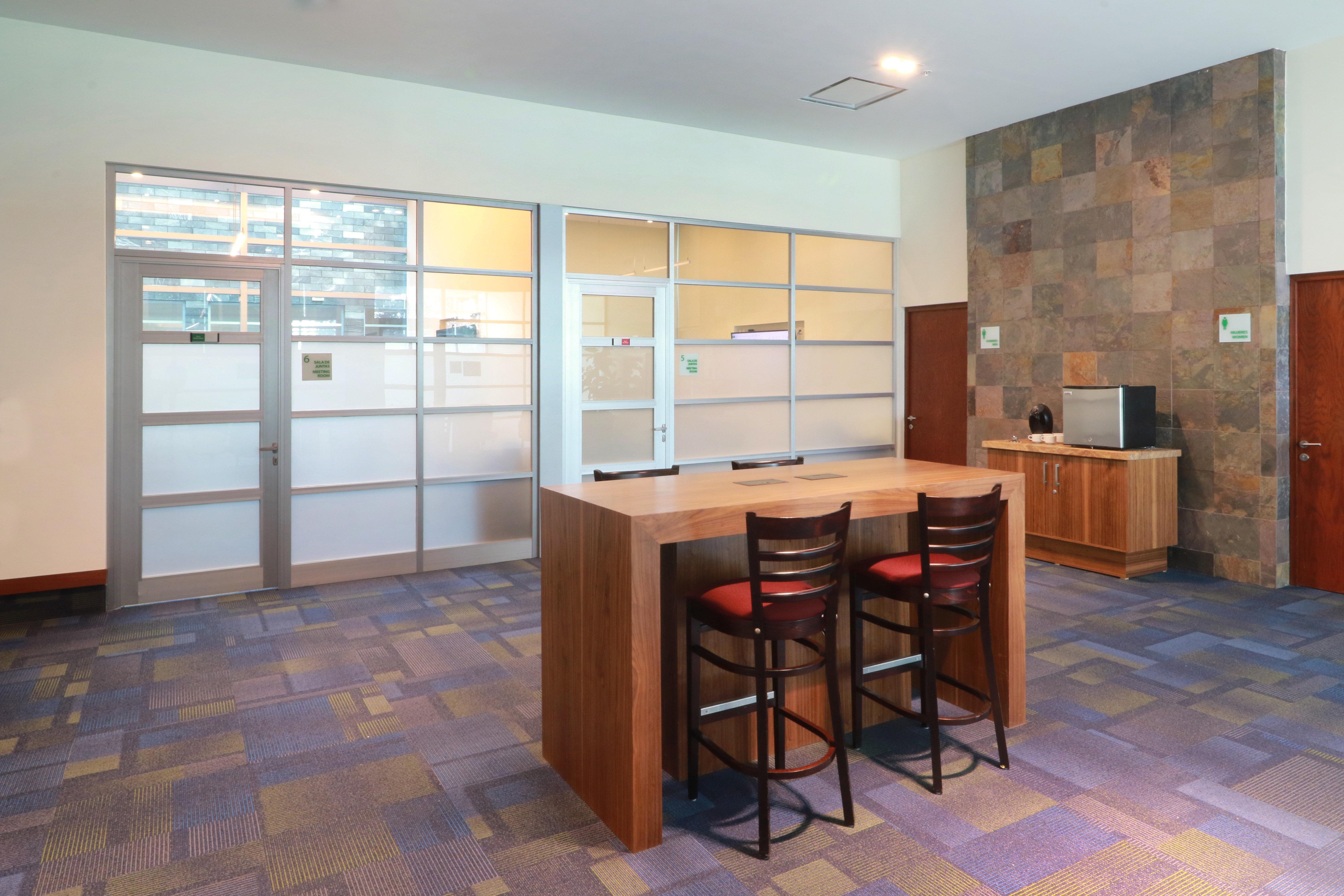 Holiday Inn & Suites Plaza Mayor By Ihg Leon Bagian luar foto