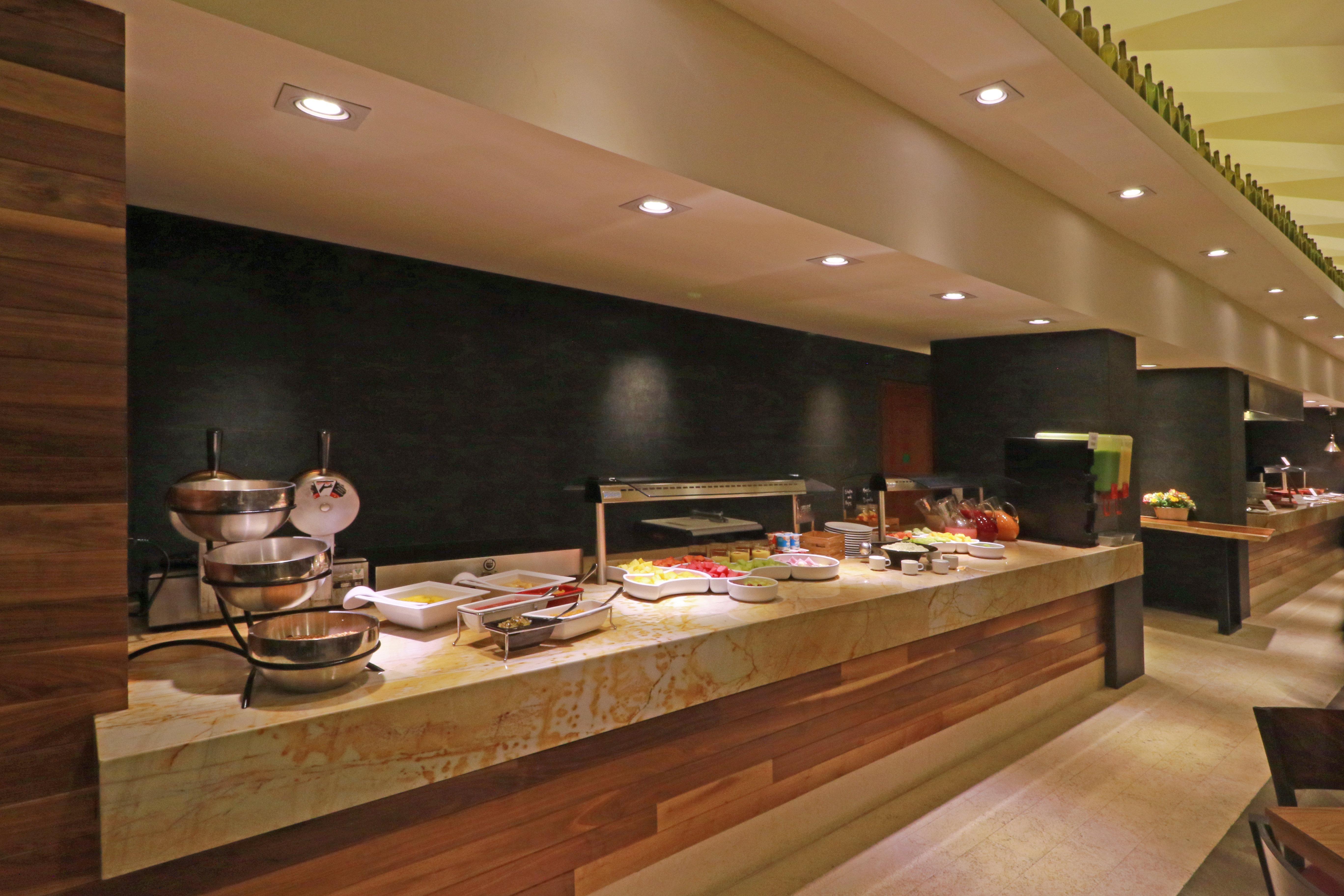 Holiday Inn & Suites Plaza Mayor By Ihg Leon Bagian luar foto