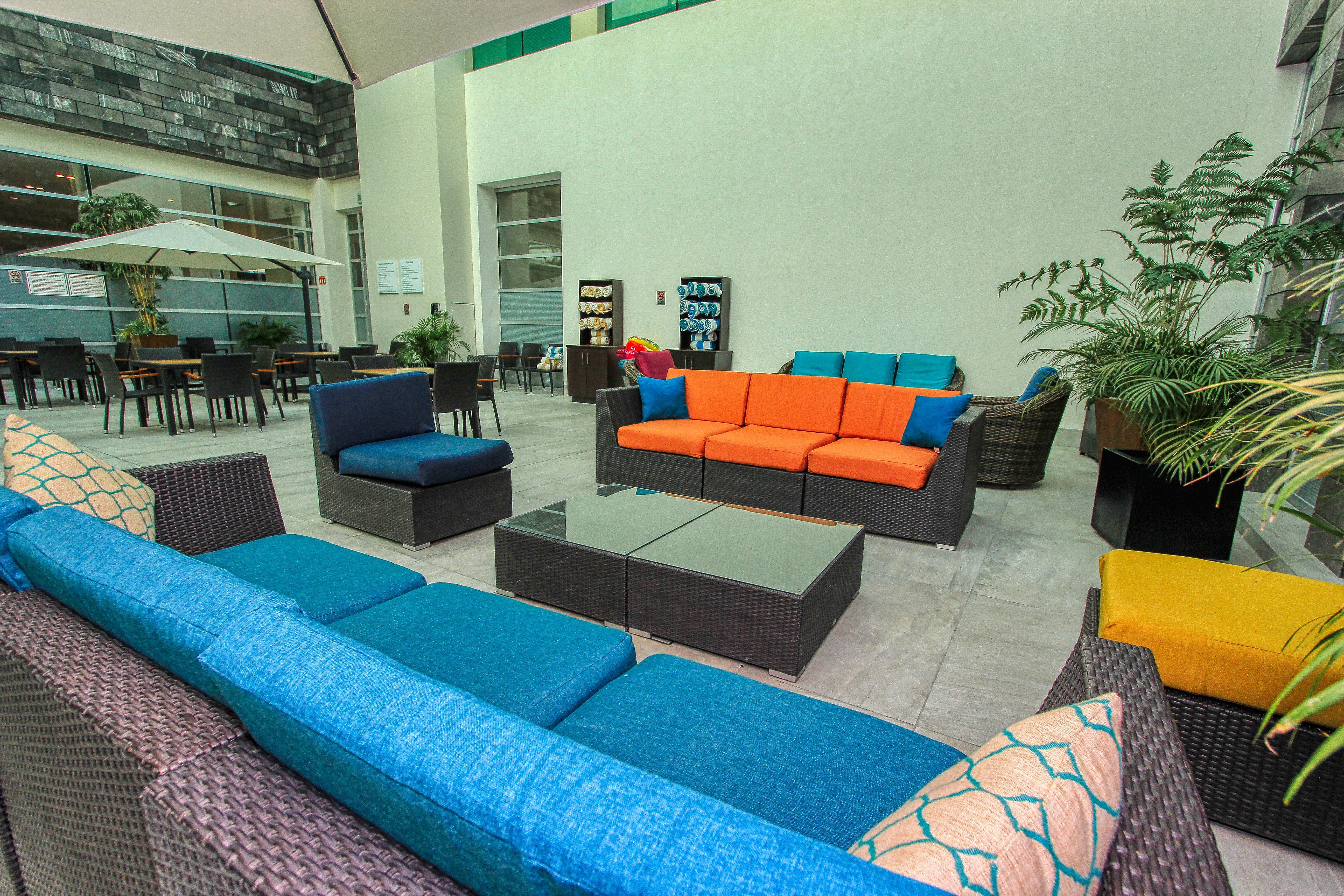 Holiday Inn & Suites Plaza Mayor By Ihg Leon Bagian luar foto