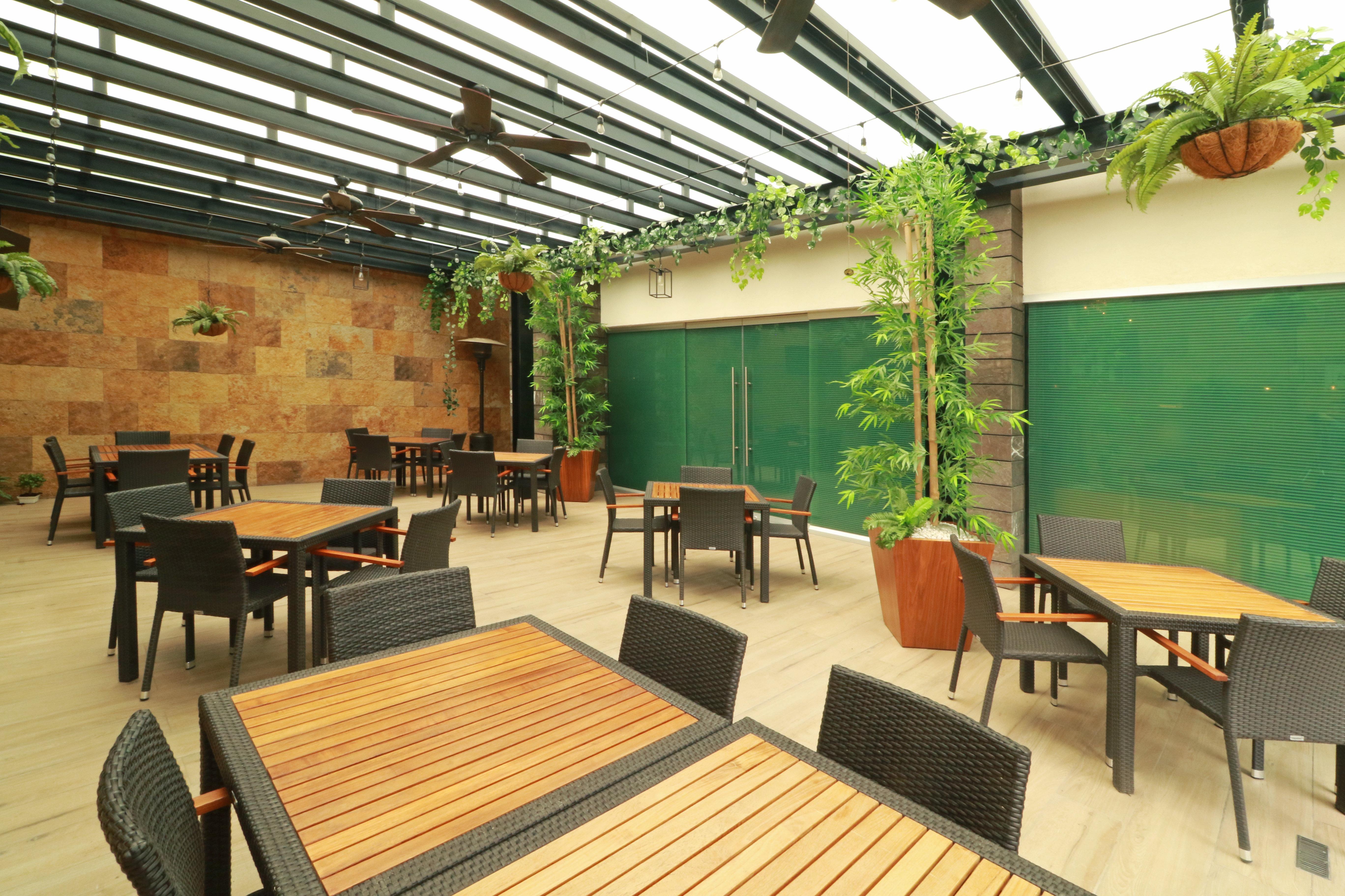 Holiday Inn & Suites Plaza Mayor By Ihg Leon Bagian luar foto