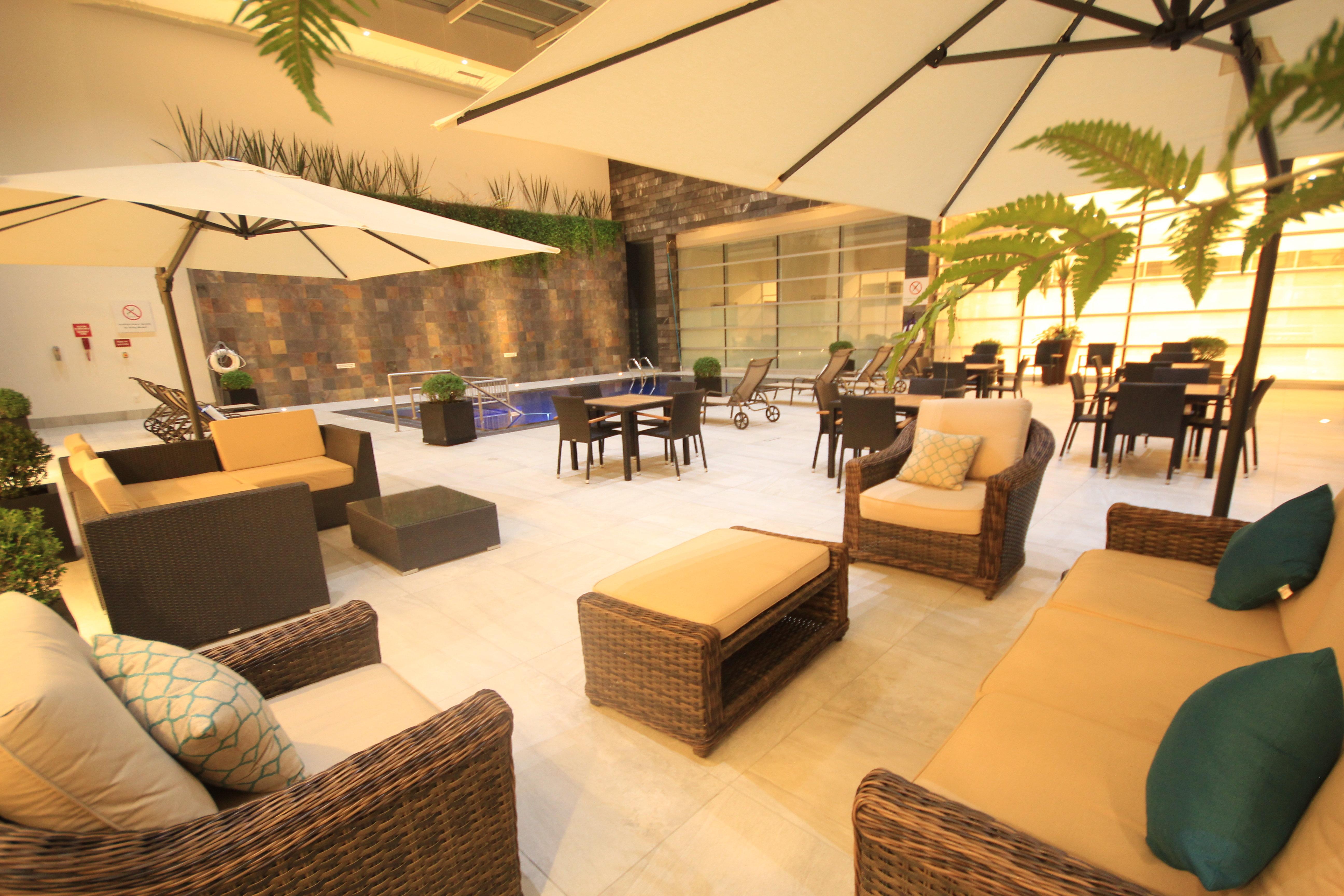 Holiday Inn & Suites Plaza Mayor By Ihg Leon Bagian luar foto