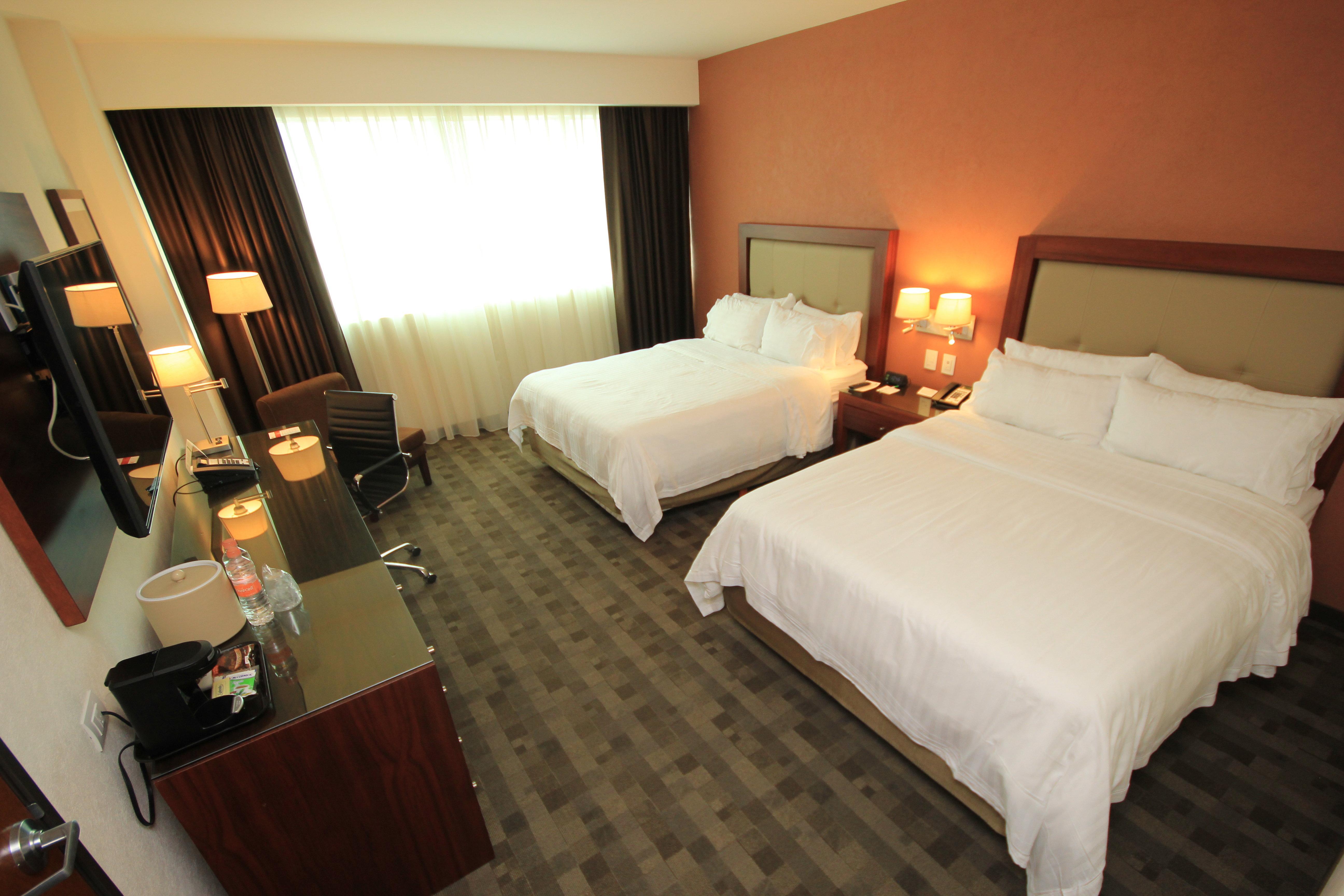 Holiday Inn & Suites Plaza Mayor By Ihg Leon Bagian luar foto