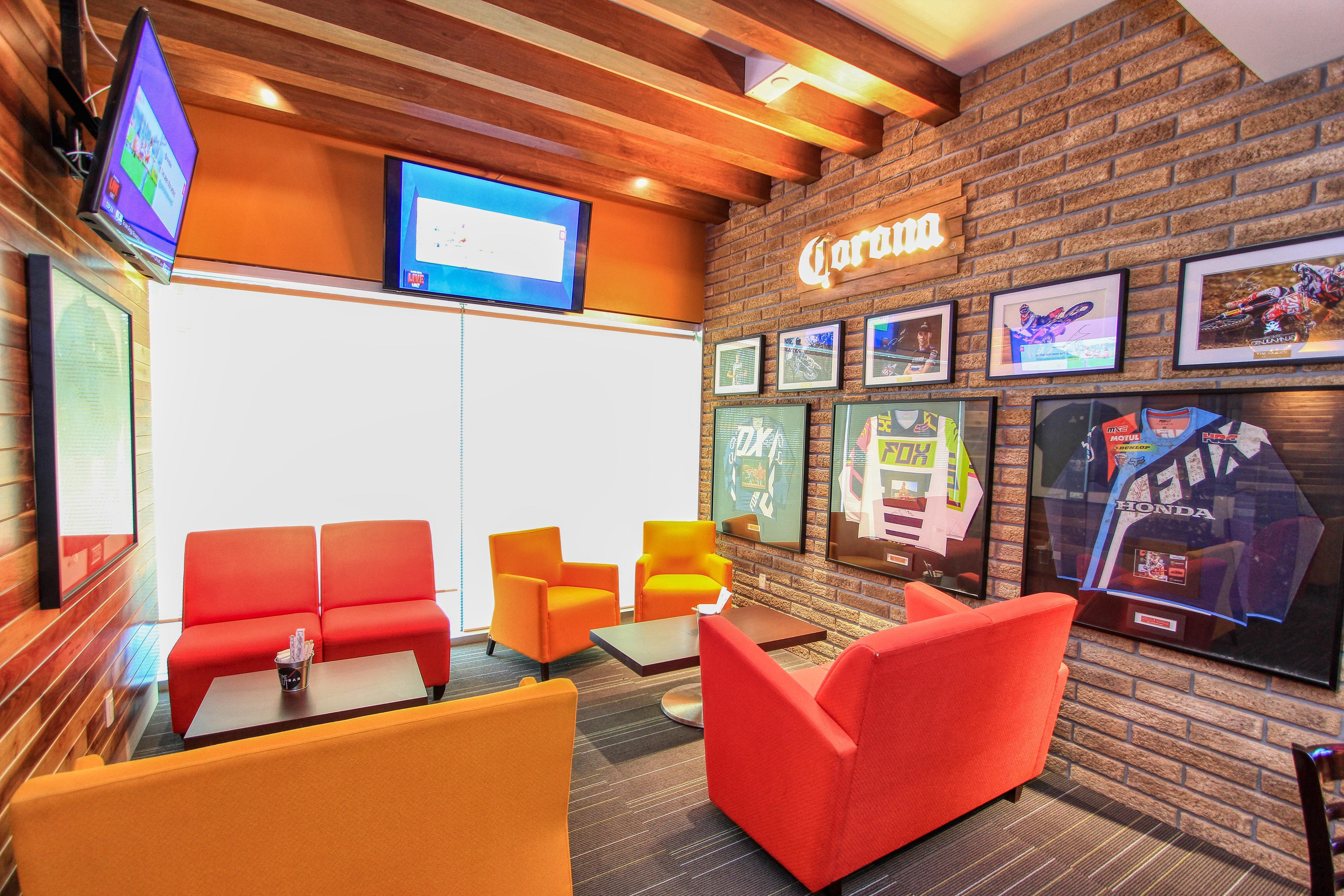 Holiday Inn & Suites Plaza Mayor By Ihg Leon Bagian luar foto