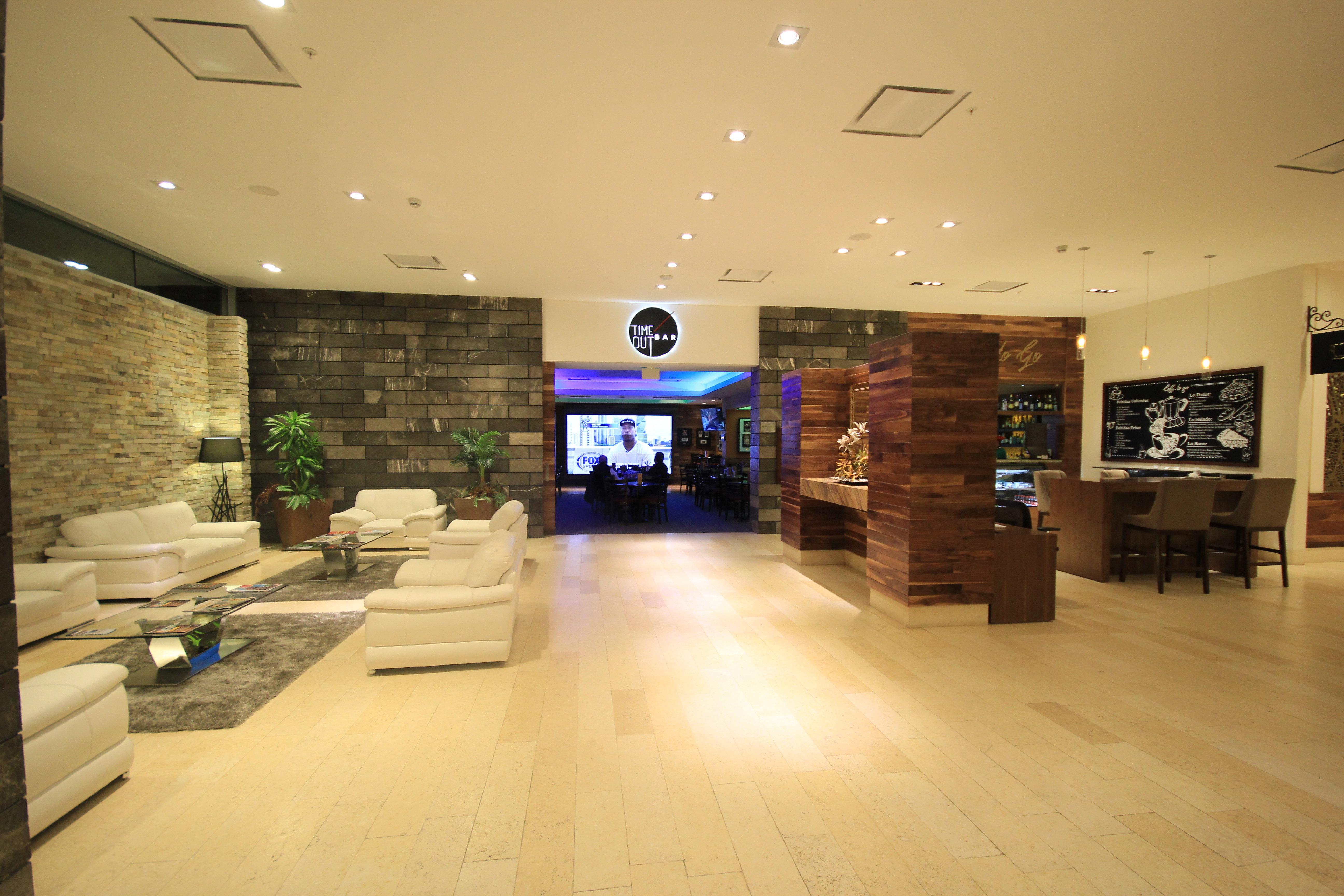 Holiday Inn & Suites Plaza Mayor By Ihg Leon Bagian luar foto