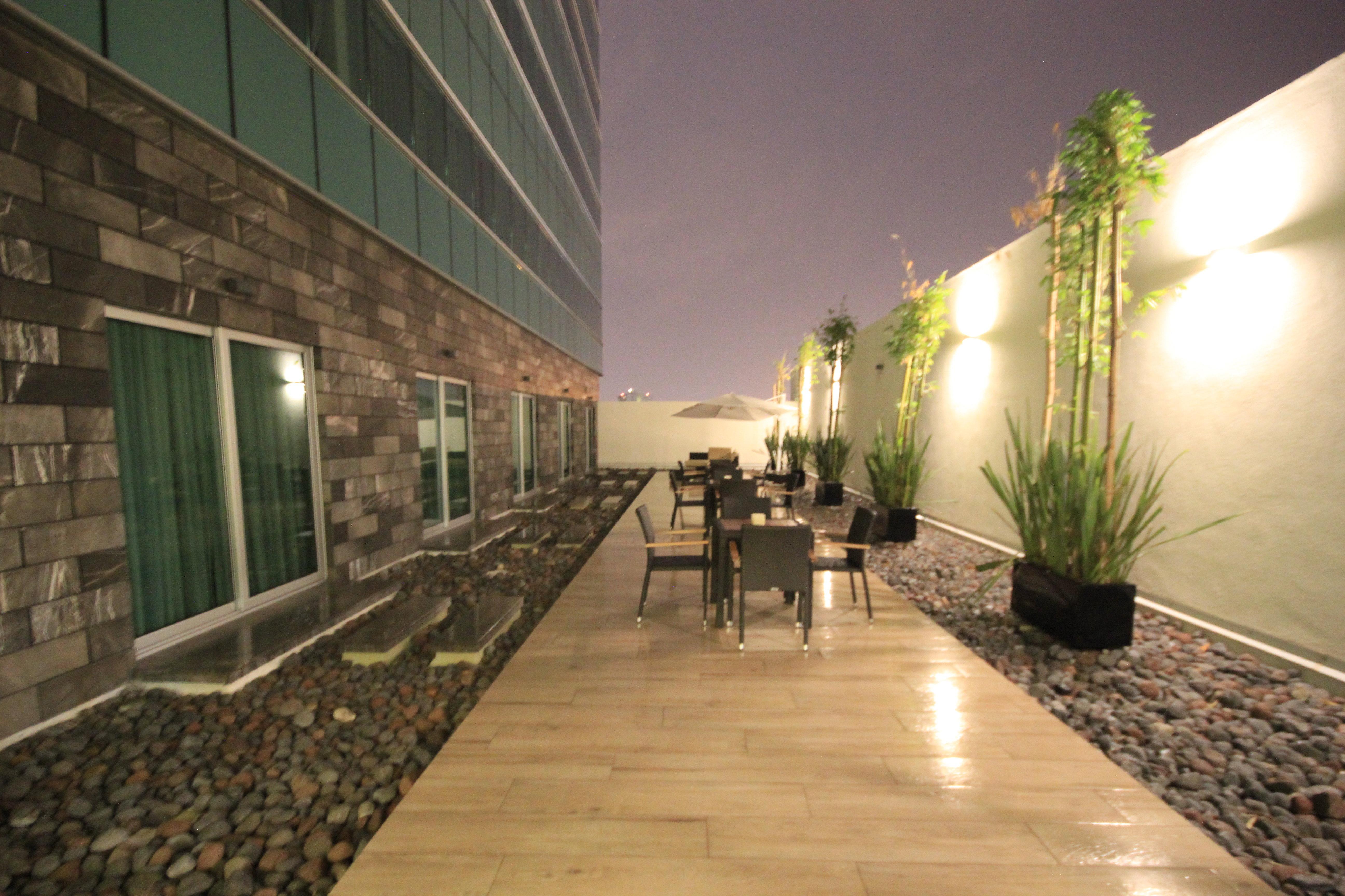 Holiday Inn & Suites Plaza Mayor By Ihg Leon Bagian luar foto