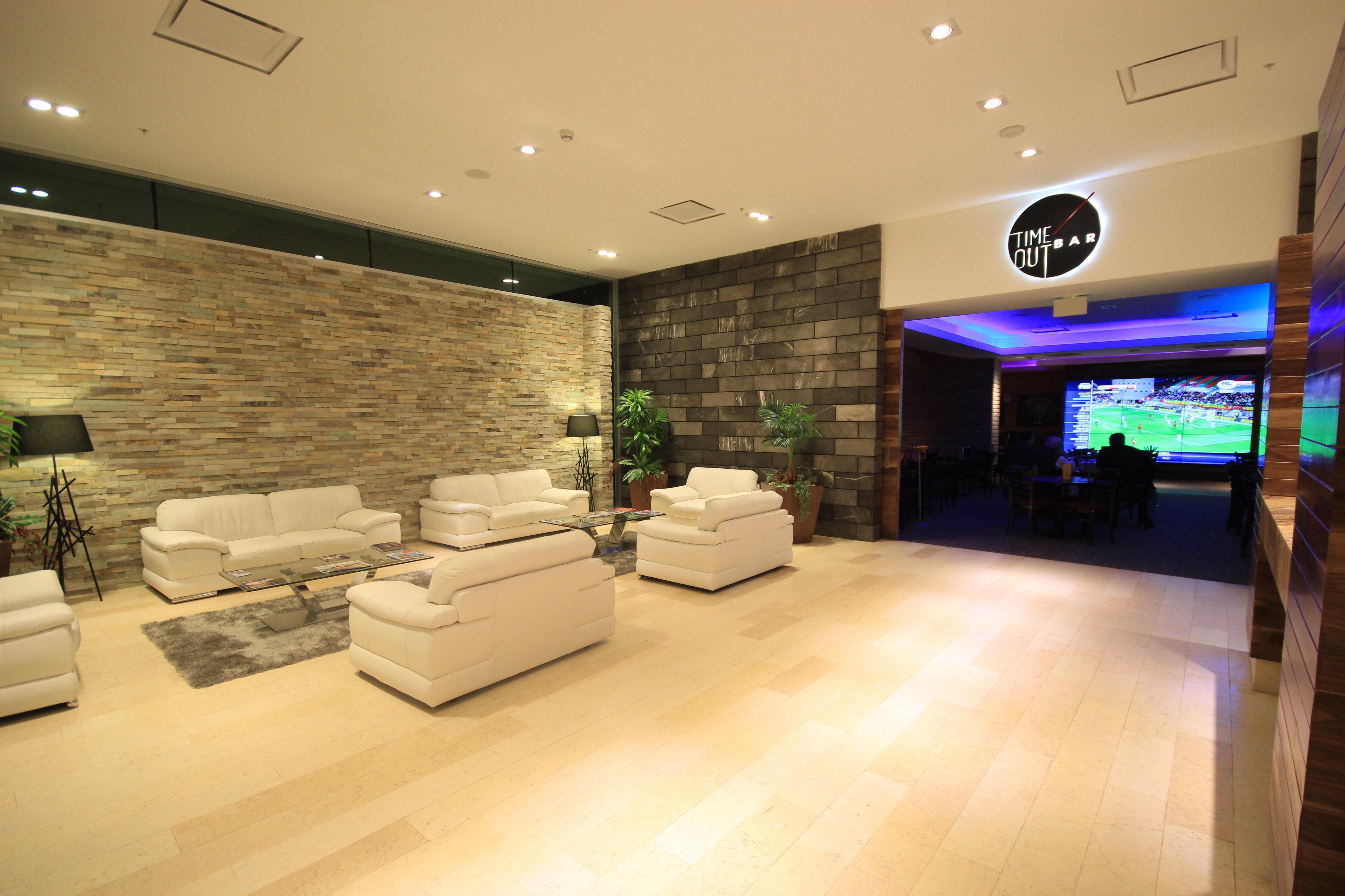 Holiday Inn & Suites Plaza Mayor By Ihg Leon Bagian luar foto